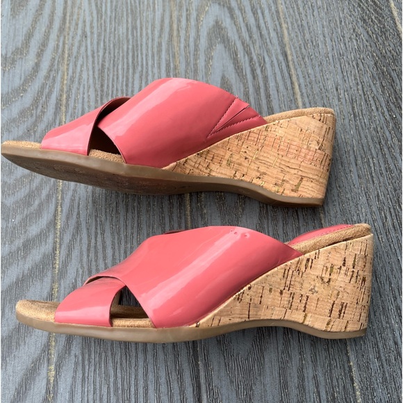 Women’s size 7 wedge sandals from Giani Bernini- Coral color. - Picture 4 of 4